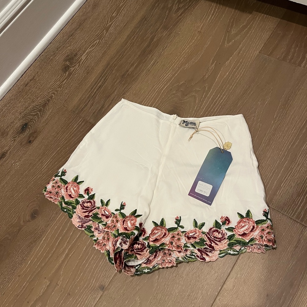 Show Me Your MuMu - Embroidered White Shorts XS
